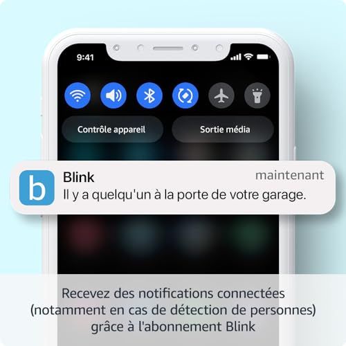 Caméra de surveillance connectée Blink Mini 2, HD 1080p, vision nocturne couleur, notifications en temps réel, système audio bidirectionnel, idéale cadeau sécurité.