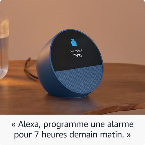 Enceinte connectée Echo Spot d'Amazon, réveil moderne avec Alexa, design compact, contrôle maison intelligente, qualité sonore exceptionnelle. Cadeau technologique idéal.
