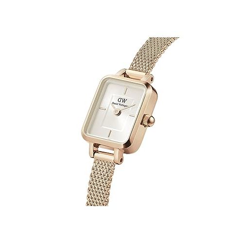 Montre Daniel Wellington élégante, minimaliste, en acier inoxydable, parfaite comme cadeau raffiné pour toutes occasions spéciales.