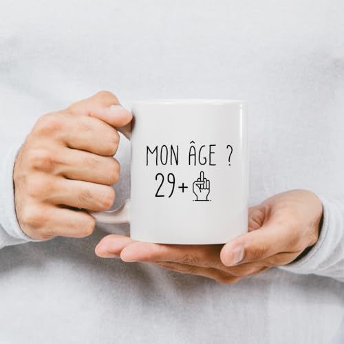 Mug humouristique pour 30 ans avec message '29+' et doigt d'honneur, en céramique.