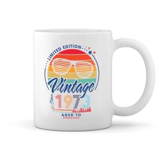 Mug vintage 1973 en céramique, cadeau d'anniversaire rétro et personnalisé.