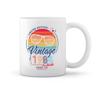 Mug vintage 1984 design avec inscription Aged to Perfection, cadeau idéal pour amateurs de rétro.