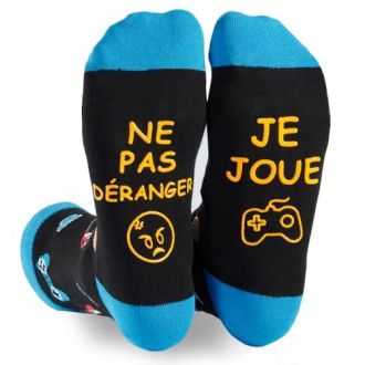 Des messages amusants apparaissent sous ces chaussettes