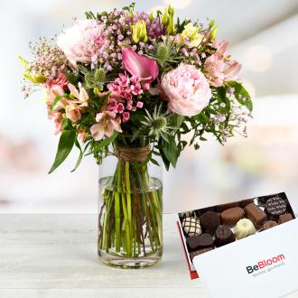 Bouquet de fleurs et boite de chocolats