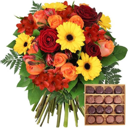 Bouquet de fleurs orange gourmand et coloré avec une boîte de chocolats, idéal pour exprimer gratitude et joie.