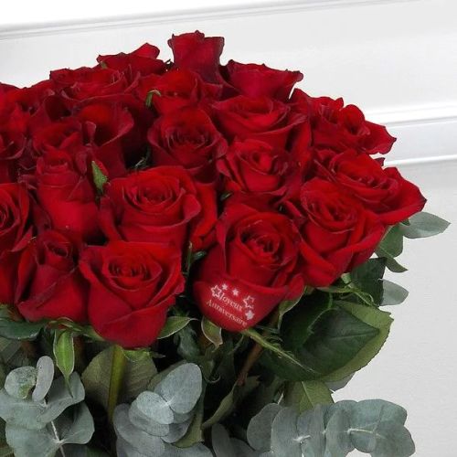 Bouquet de roses avec marquage Joyeux Anniversaire - Florajet