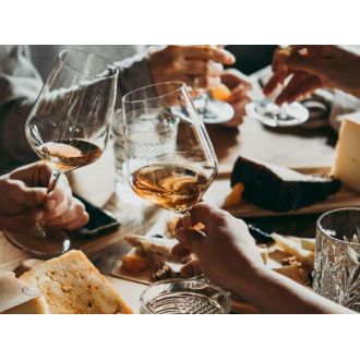 Atelier de dégustation vin et fromage : expérience gourmande et découverte des accords vins et fromages.