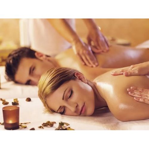 Personne recevant un massage relaxant