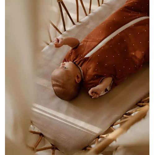 Gigoteuse 4 saisons réversible pour bébé couleur terracotta, confortable et durable, idéale pour cadeau.
