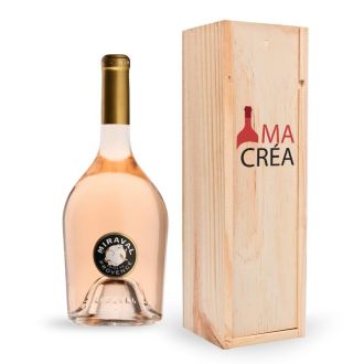 Bouteille de Miraval Rosé avec caisse en bois personnalisable pour cadeau sophistiqué.