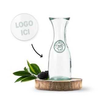 Carafe bistrot personnalisée en verre recyclé, gravée au laser, élégante et écologique, idéale pour cadeau. Fabrication européenne, parfait pour toutes occasions.
