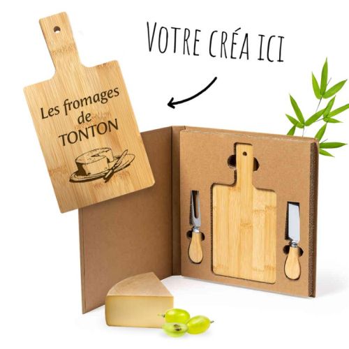 Planche à fromage en bambou personnalisée avec prénoms, idéale pour cadeaux d'anniversaires ou repas conviviaux.