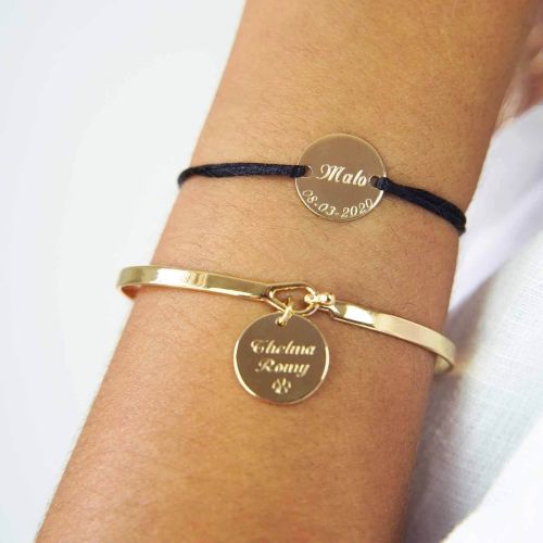 Bracelet cordon avec médaille plaqué or