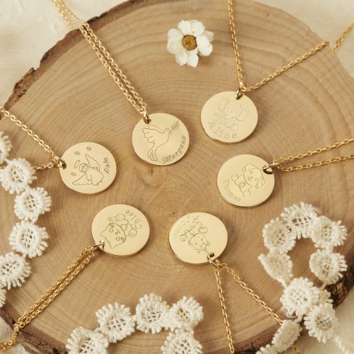 Collier de naissance personnalisé en plaqué or avec licorne et gravure de prénom pour cadeau enfant