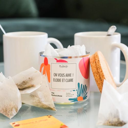 Coffret de thé personnalisé avec thés biologiques, message personnel et photo, idée cadeau unique pour amateurs de thé et moments mémorables.