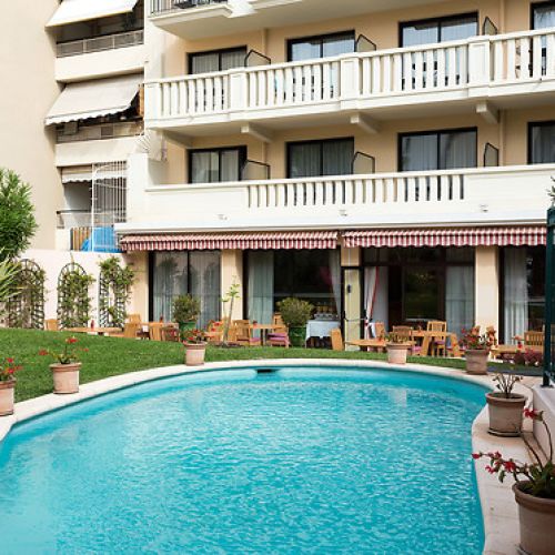 Coffret cadeau week-end bien-être dans hôtels de luxe France avec soin spa.