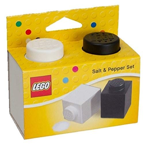Salière et poivrière LEGO amusante, design nostalgique pour cuisine originale et économique.