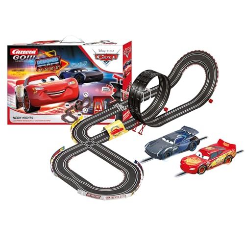Circuit Carrera Rocket Racer avec Flash McQueen et Jackson Storm pour des courses enfantines excitantes.