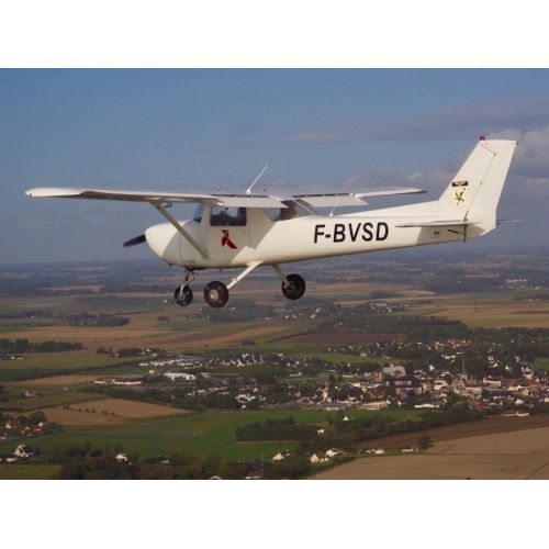 Vol panoramique en avion pour un jeune passionné d'aviation, cadeau d'anniversaire inoubliable