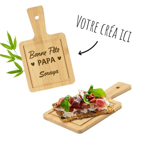 Planche à tapas en bambou gravée, élégante et personnalisée pour moments conviviaux et attentions durables.